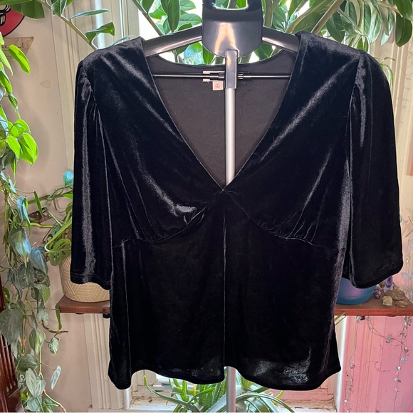 Knox Rose Tops - Elegant Black Velvet Women's Top